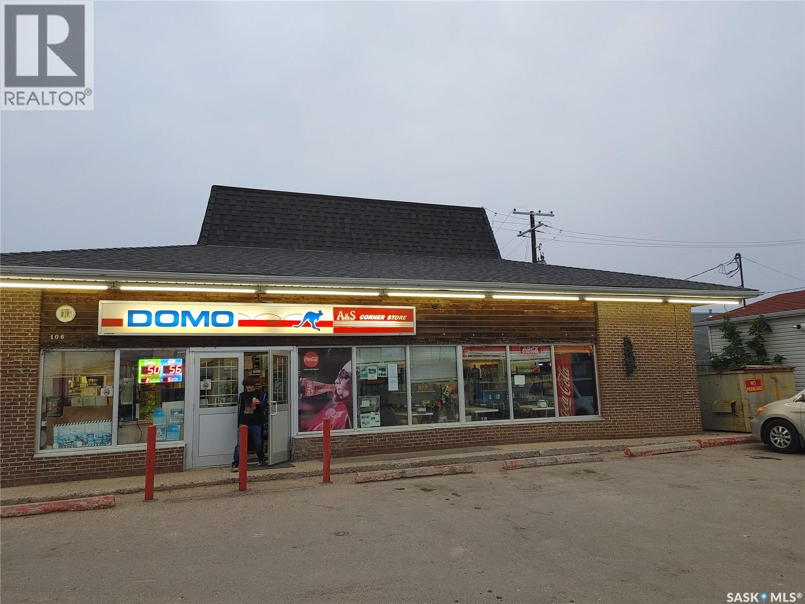 106 Main STREET W