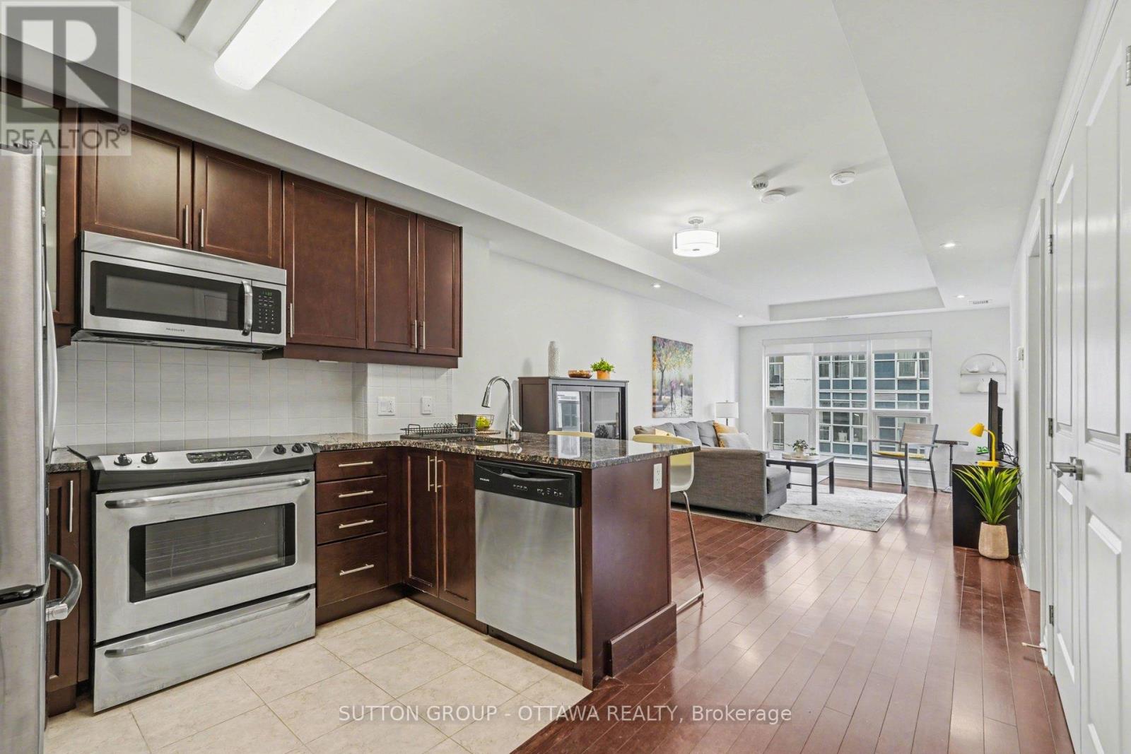 1807 - 242 RIDEAU STREET