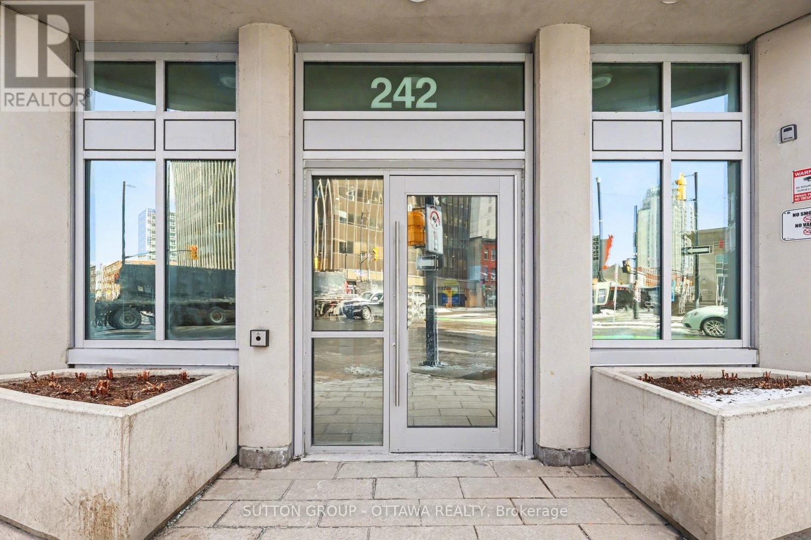 1807 - 242 RIDEAU STREET