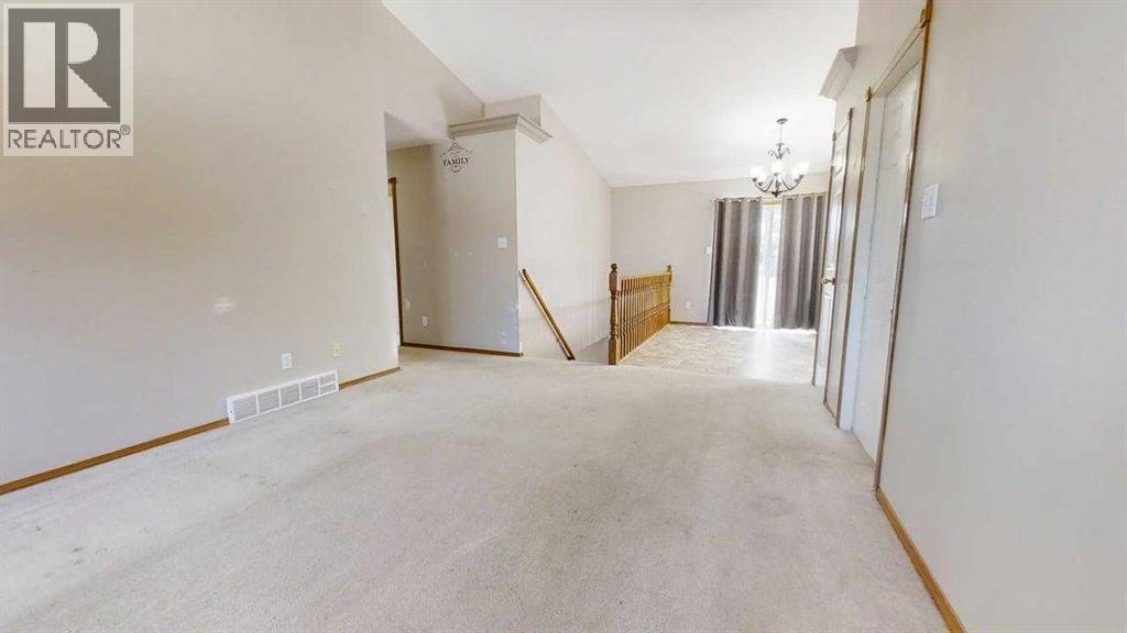 42 Mt Backus Crescent W