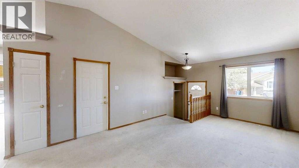 42 Mt Backus Crescent W