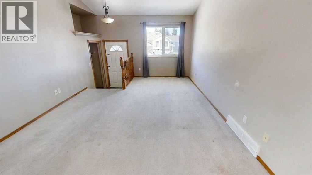 42 Mt Backus Crescent W
