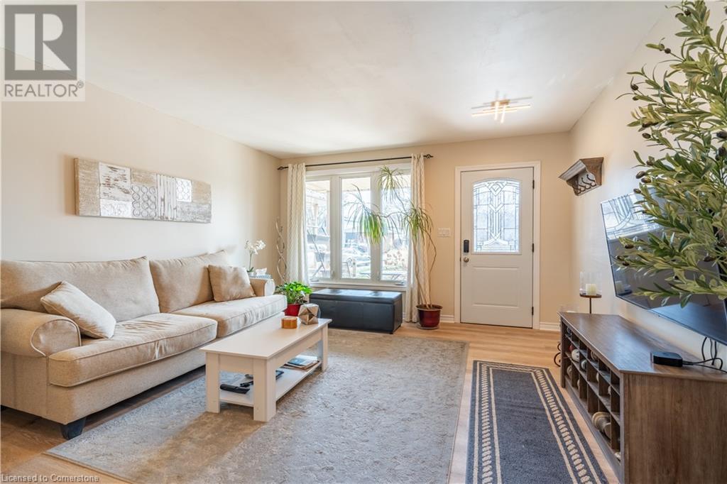 84 SANDRA Crescent