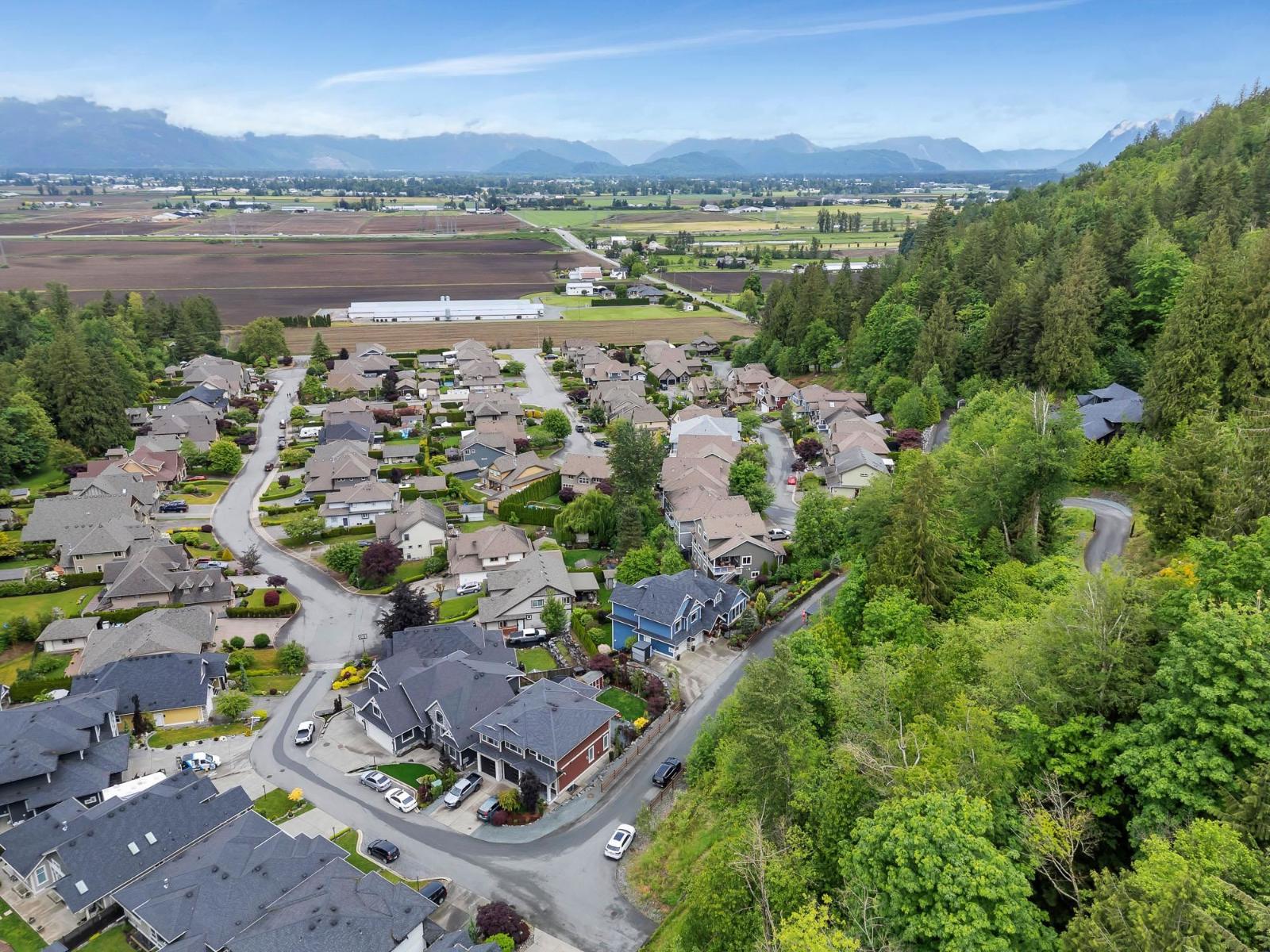 10 7854 BROOKWOOD PLACE|Eastern Hillsides