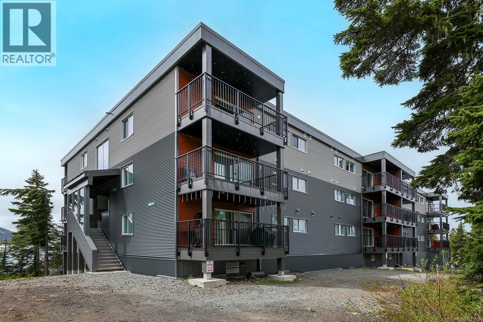 303 695 Castle Crag Cres