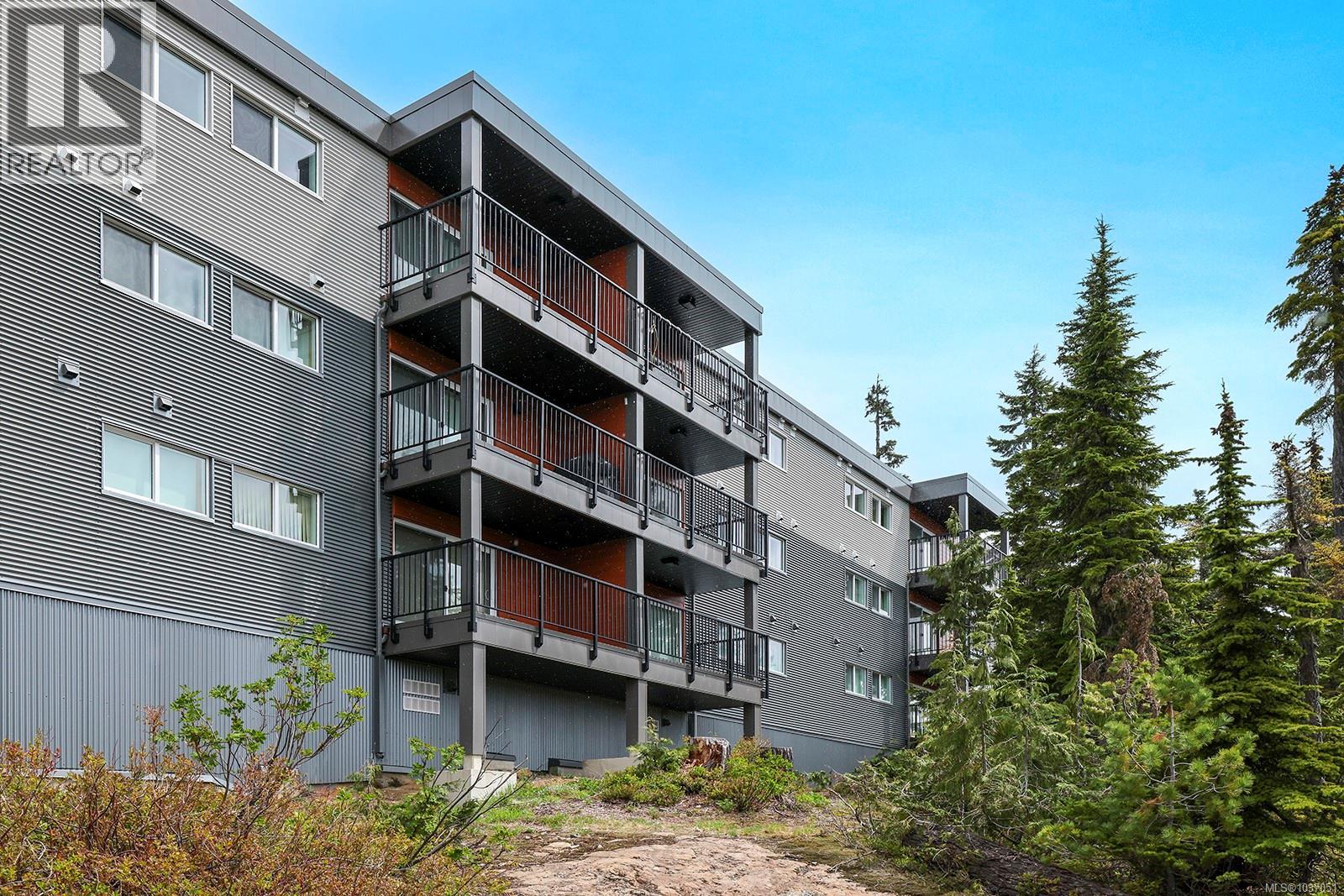 303 695 Castle Crag Cres