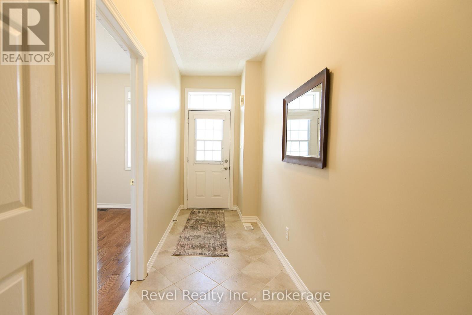 19 - 110 NAPIER STREET W