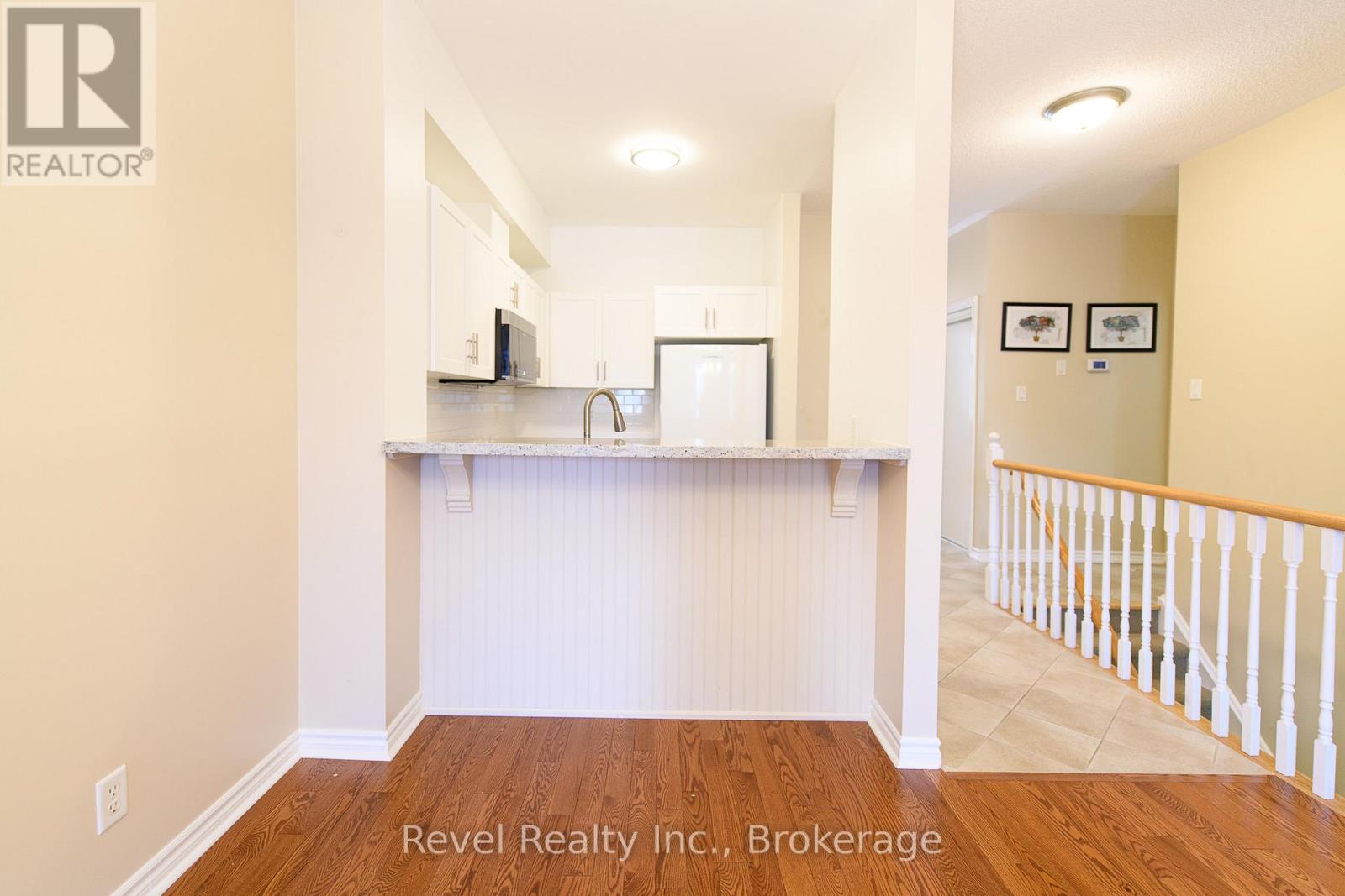 19 - 110 NAPIER STREET W