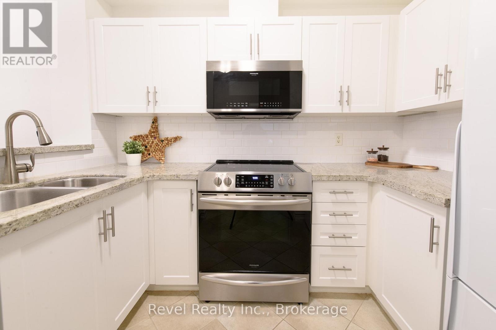 19 - 110 NAPIER STREET W