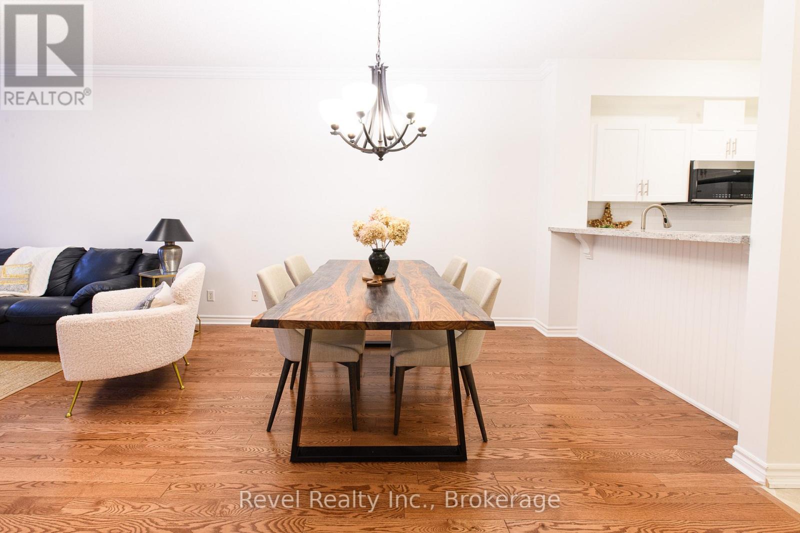 19 - 110 NAPIER STREET W