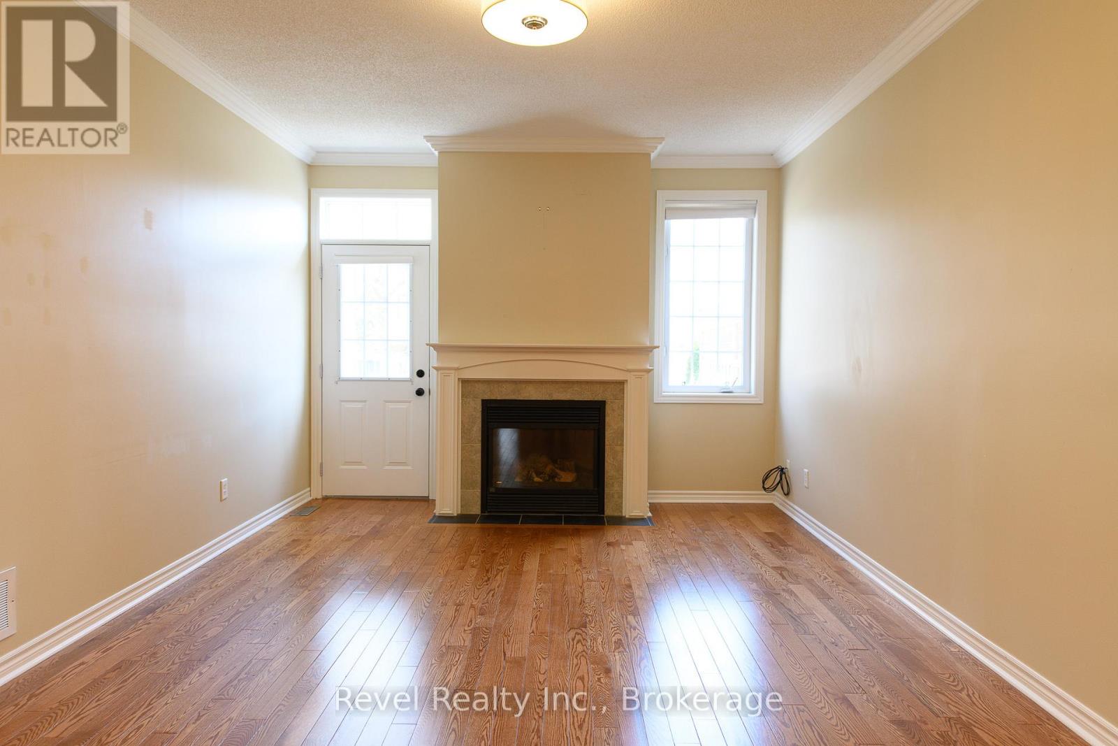 19 - 110 NAPIER STREET W