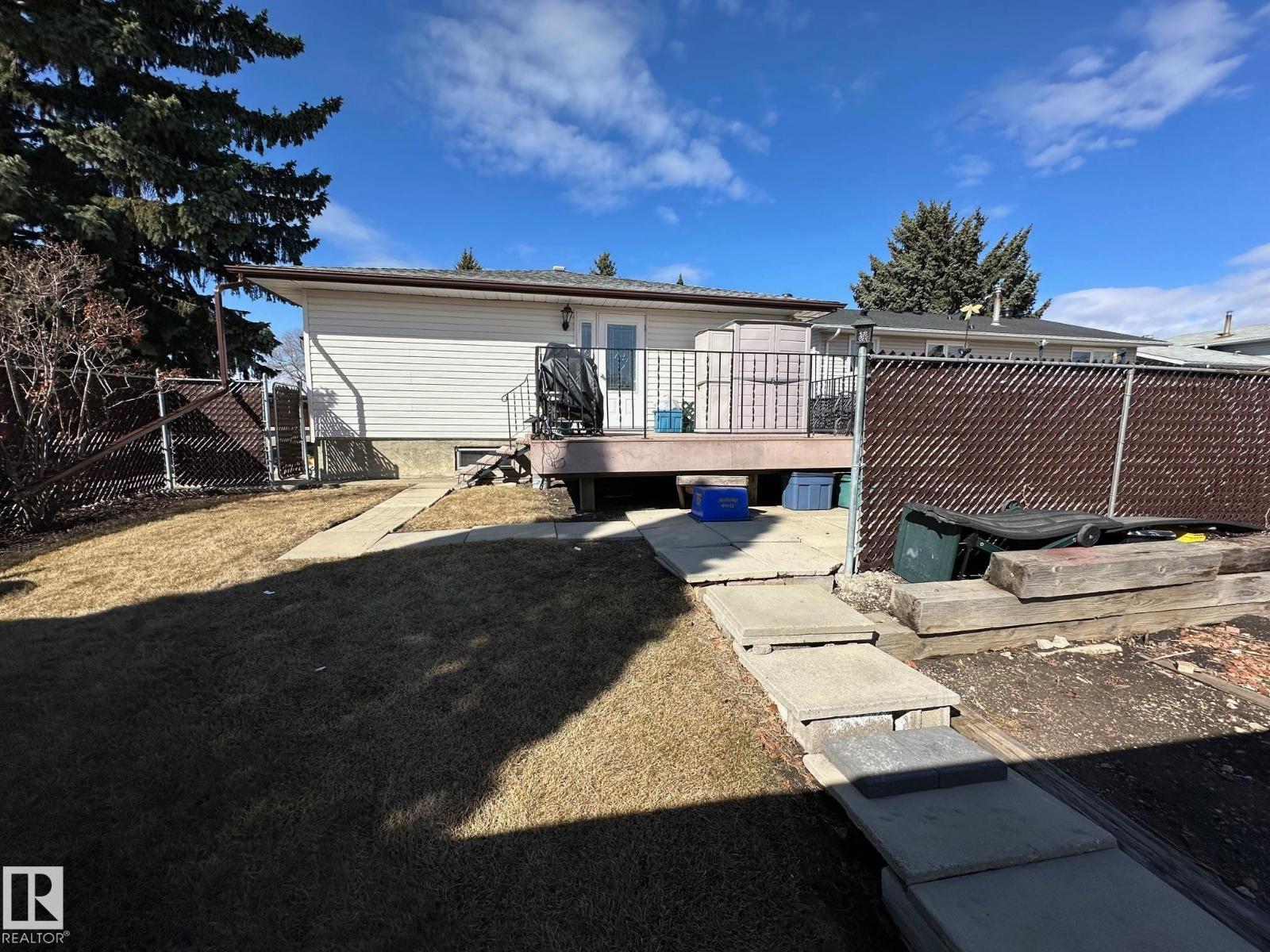 7916 150 AV NW