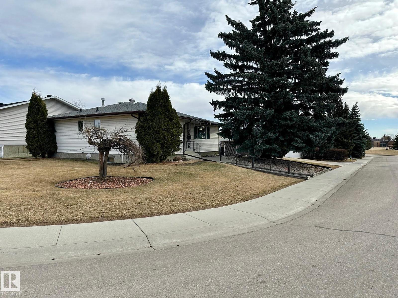 7916 150 AV NW