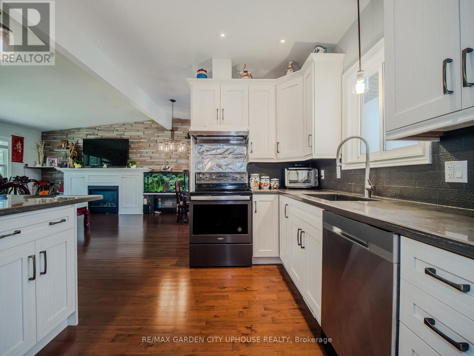 33 PARNELL ROAD N