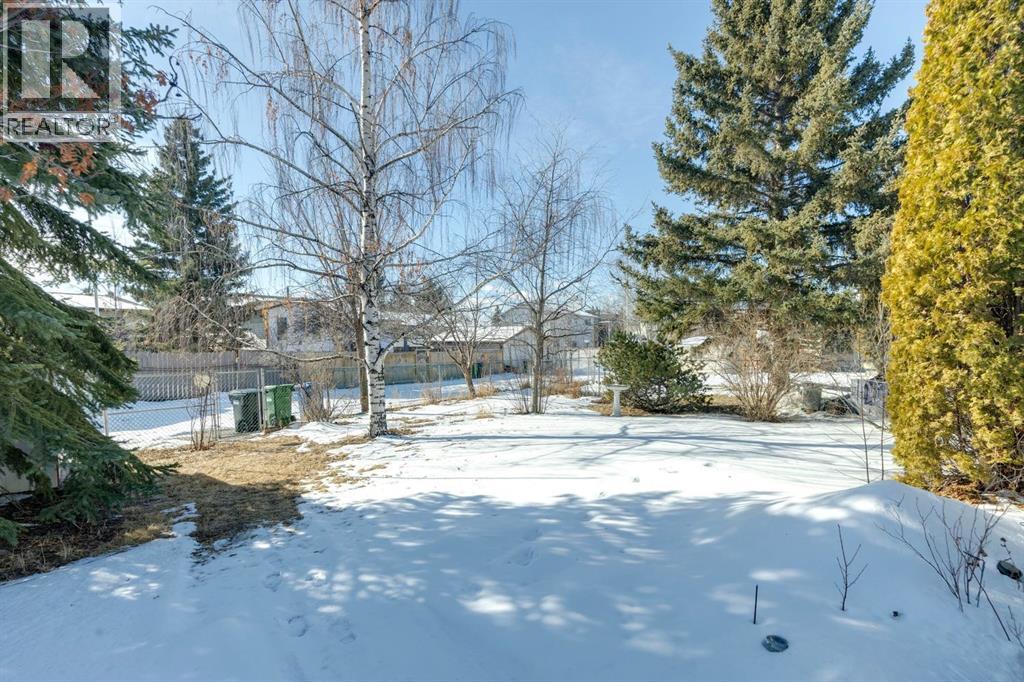 571 Woodside Place SW