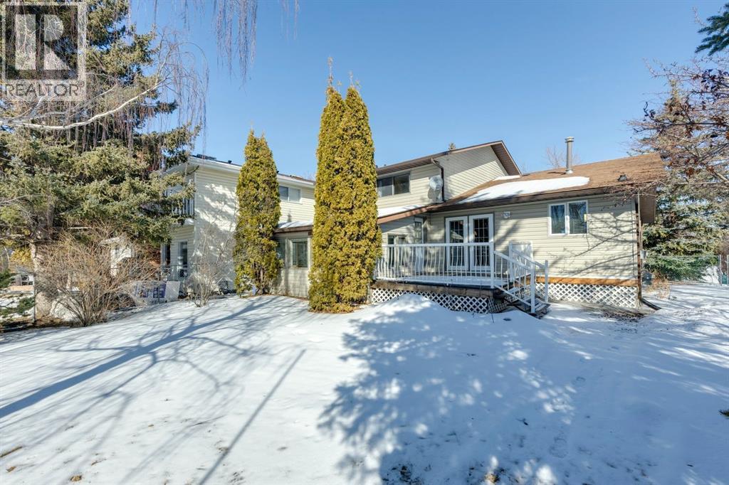 571 Woodside Place SW