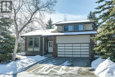 571 Woodside Place SW Calgary AB T2W3J9