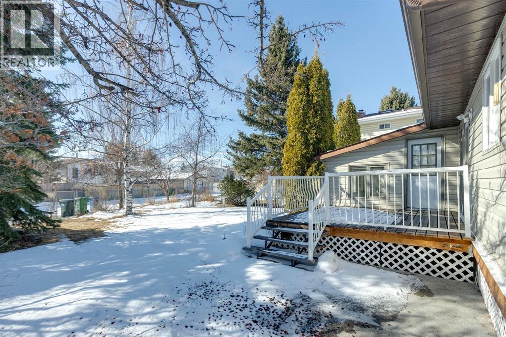 571 Woodside Place SW