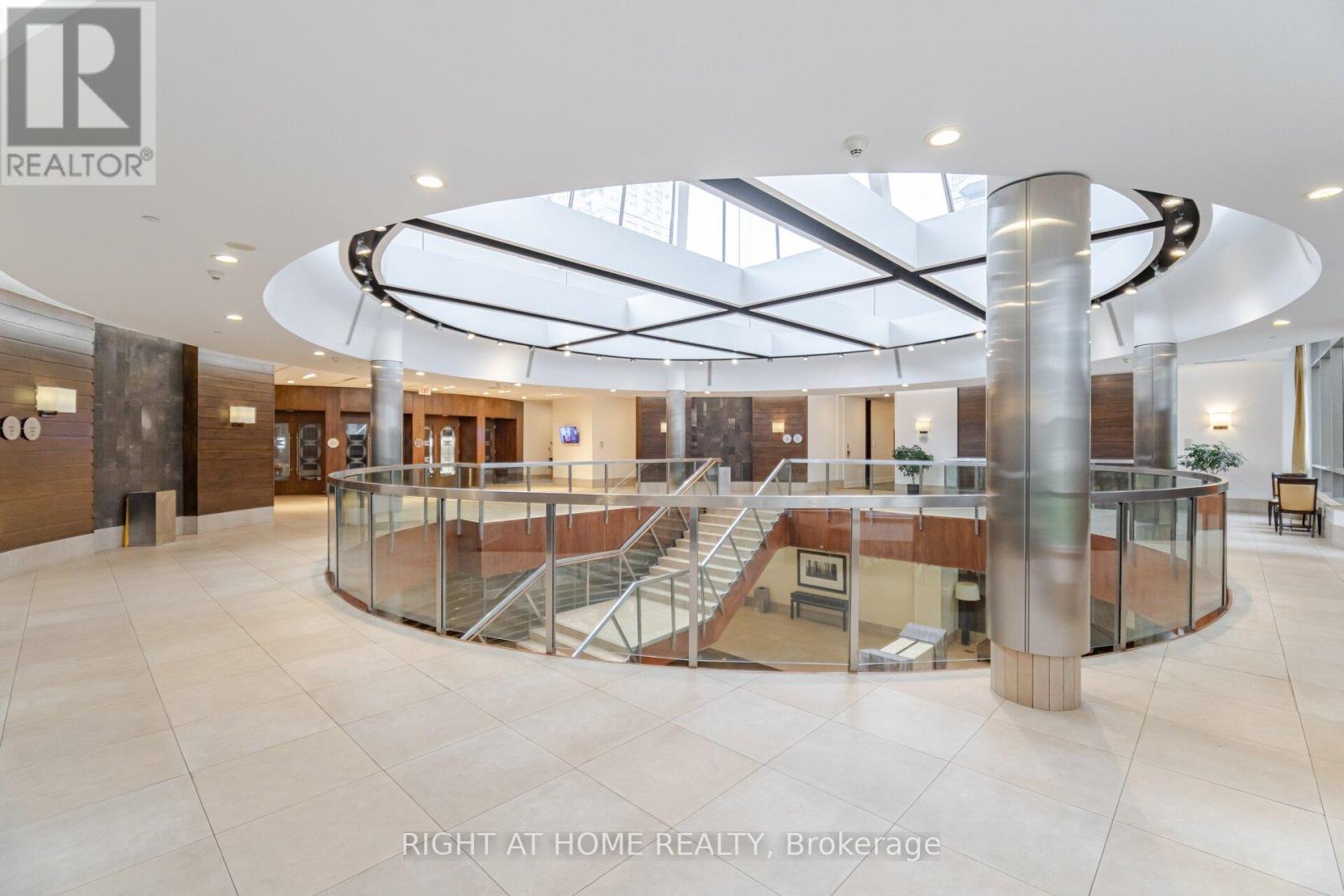 1418 - 3880 DUKE OF YORK BOULEVARD