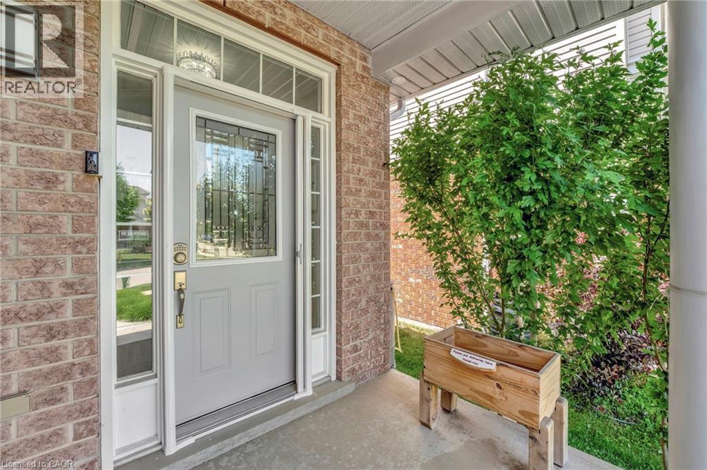 35 DUBRICK Crescent