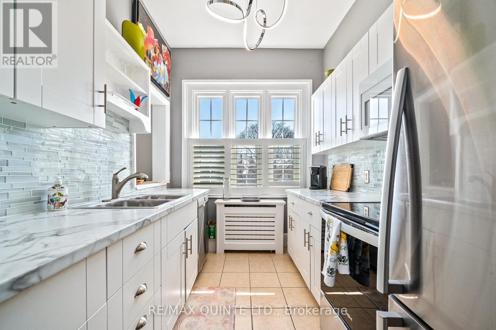 UPPER LEVEL - 156 BRIDGE STREET E