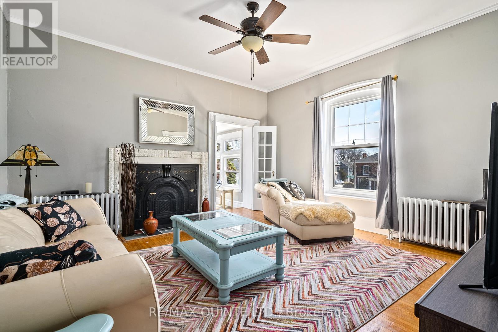 UPPER LEVEL - 156 BRIDGE STREET E