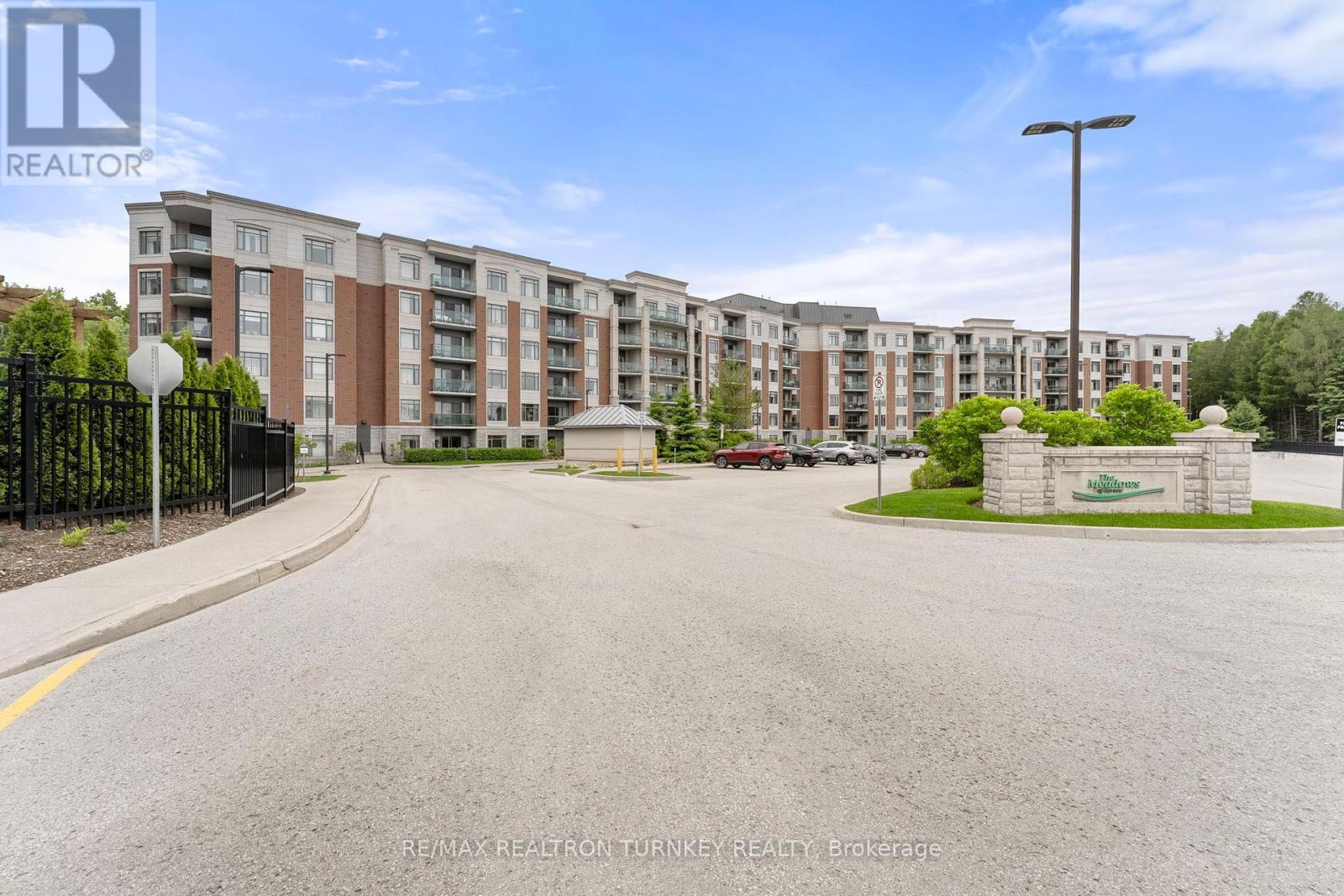 221 - 420 WILLIAM GRAHAM DRIVE
