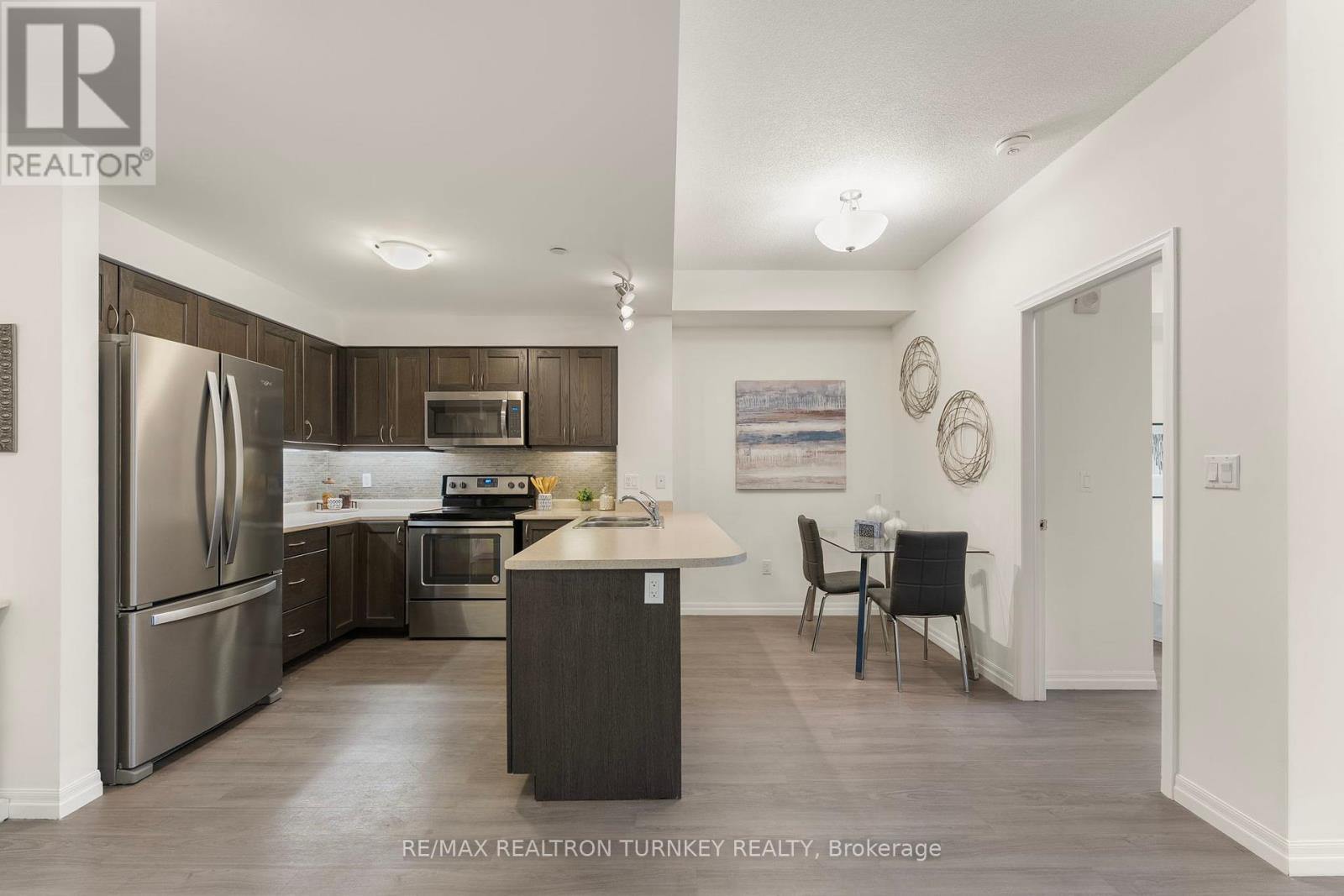 221 - 420 WILLIAM GRAHAM DRIVE