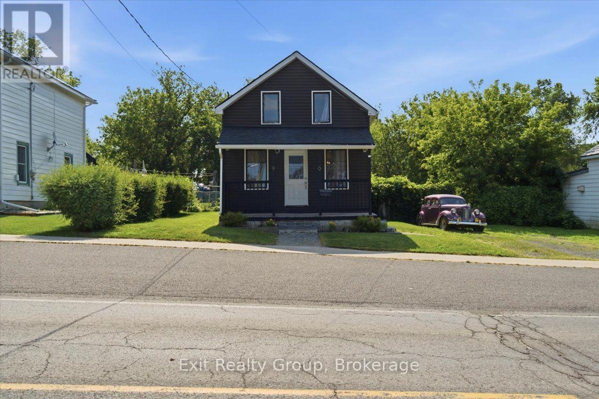 Photo 1 of 44 — 90 PALACE ROAD, Greater Napanee (Greater Napanee), ON K7R3B3