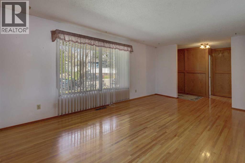 255 Huntcroft Road NE