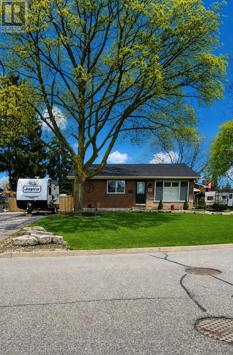 LOWER - 7 BRIER CRESCENT