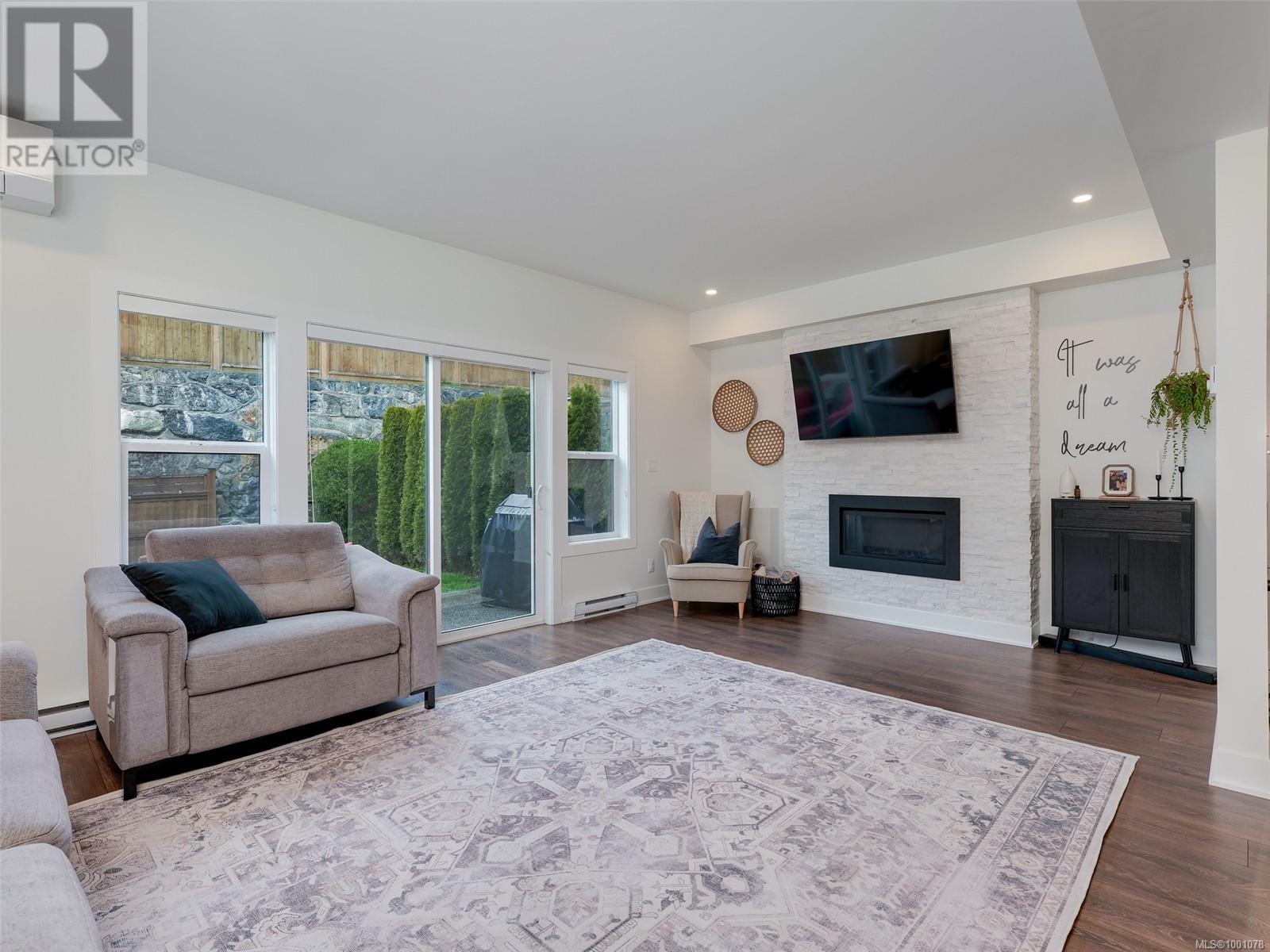 1220 Solstice Cres