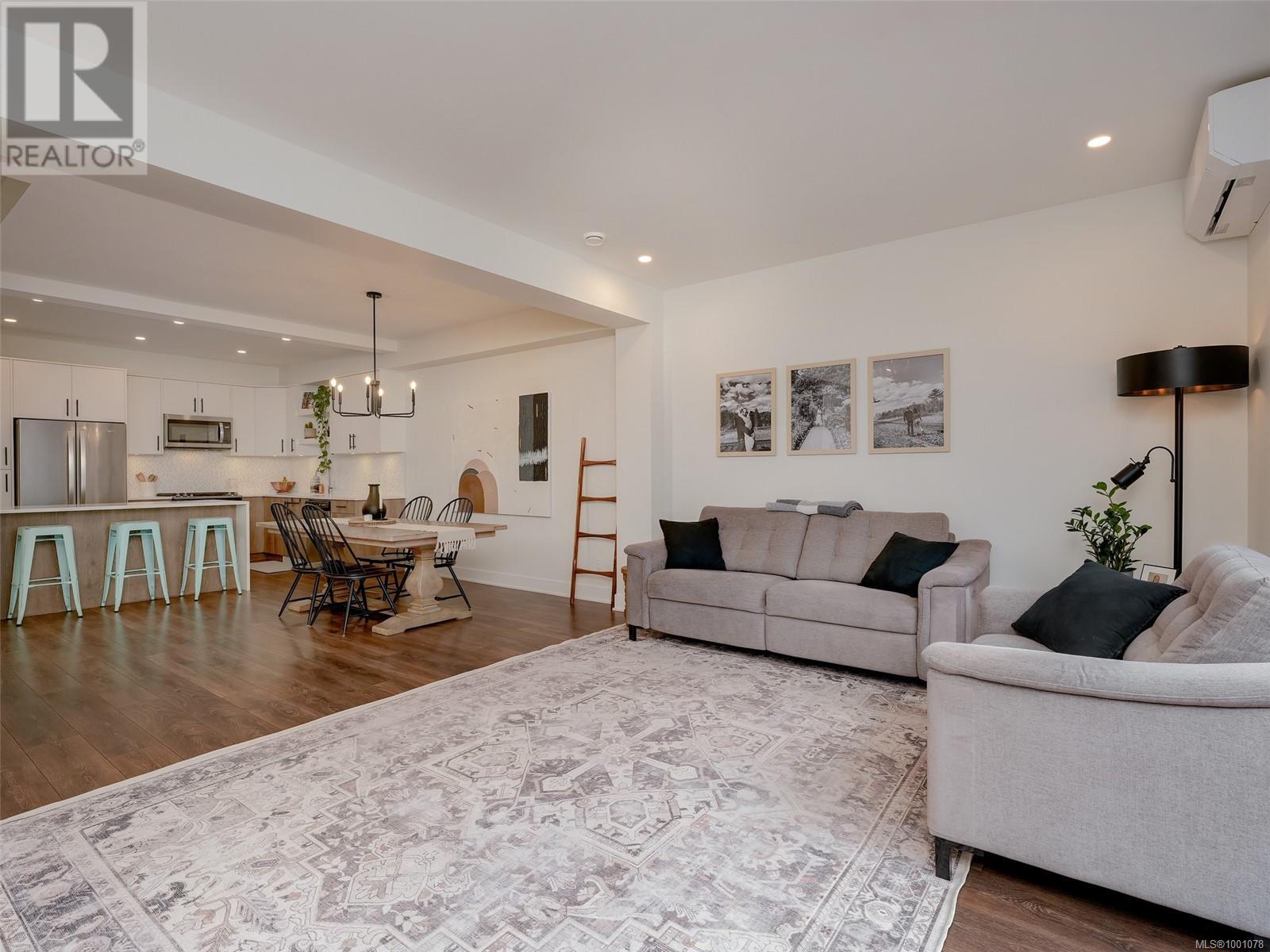 1220 Solstice Cres