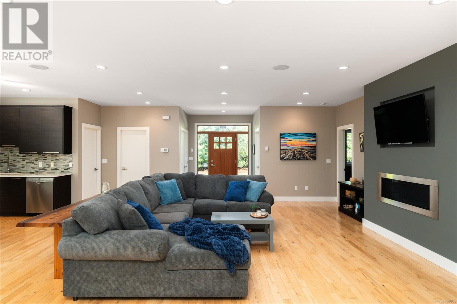 3022 Sarah Dr