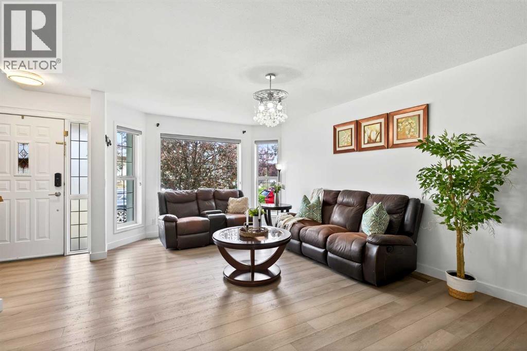 6 Martinvalley Court NE