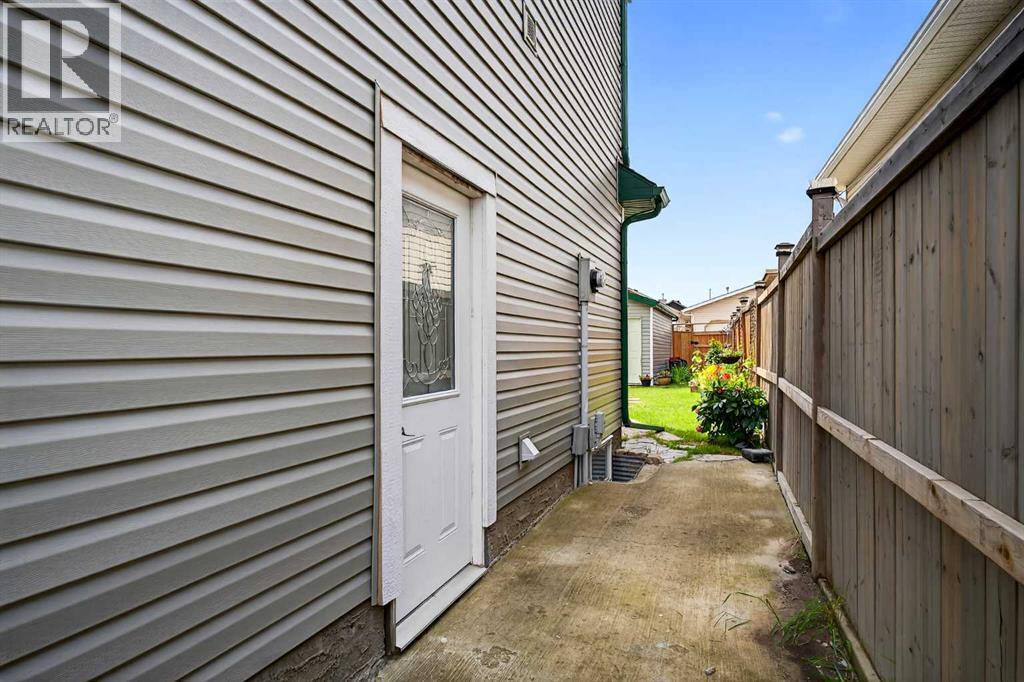 6 Martinvalley Court NE