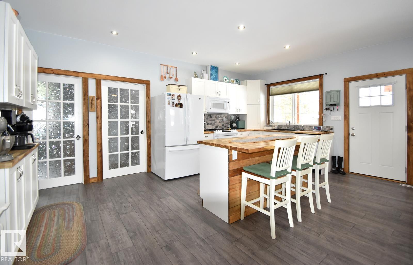 309 Debbie dr. , Pickerel Pt