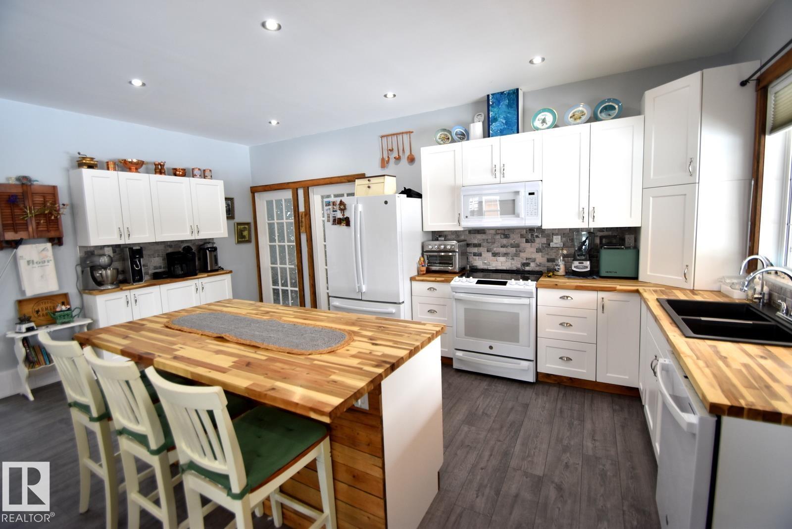 309 Debbie dr. , Pickerel Pt