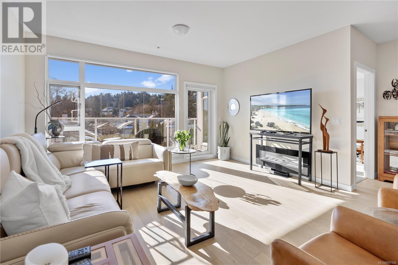 208 5118 Cordova Bay Rd