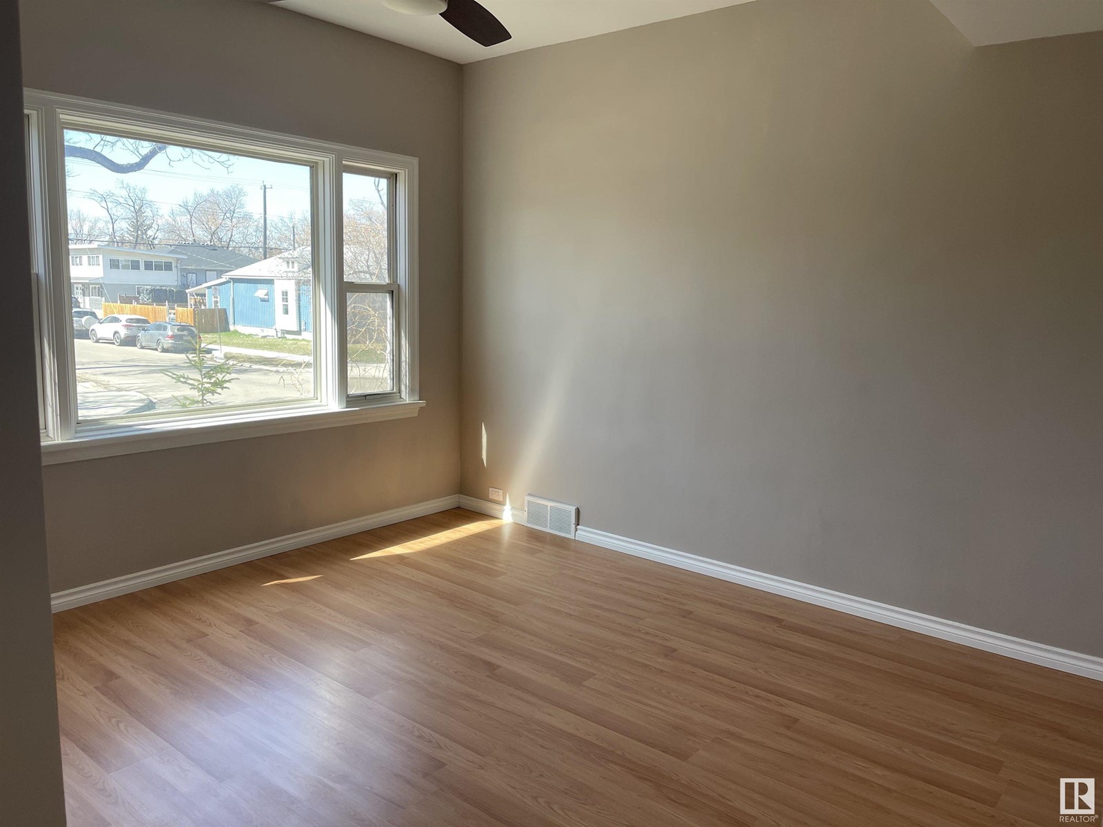 11161 96 ST NW