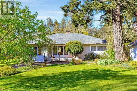 886 Cunningham Rd Esquimalt BC V9A4M6
