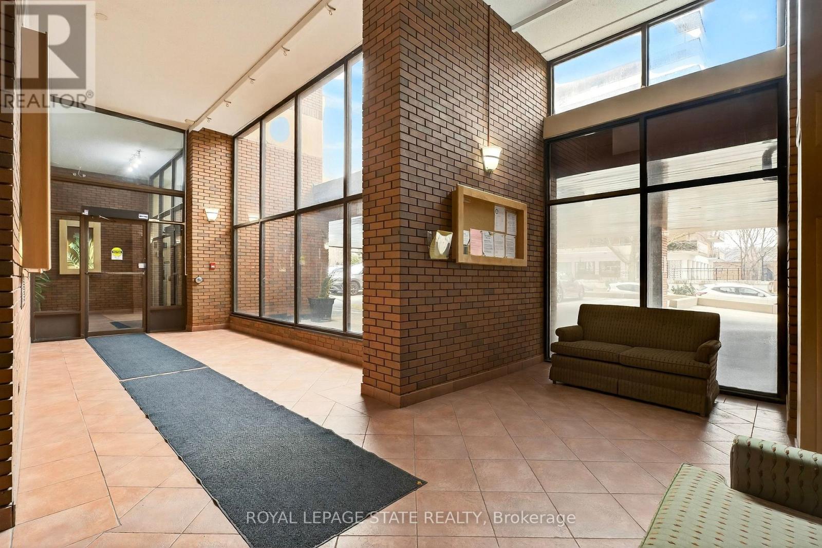 1003 - 222 JACKSON STREET W