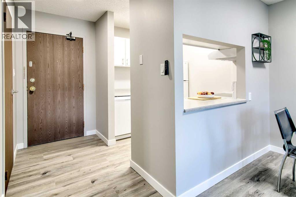 109, 420 Columbia Boulevard W