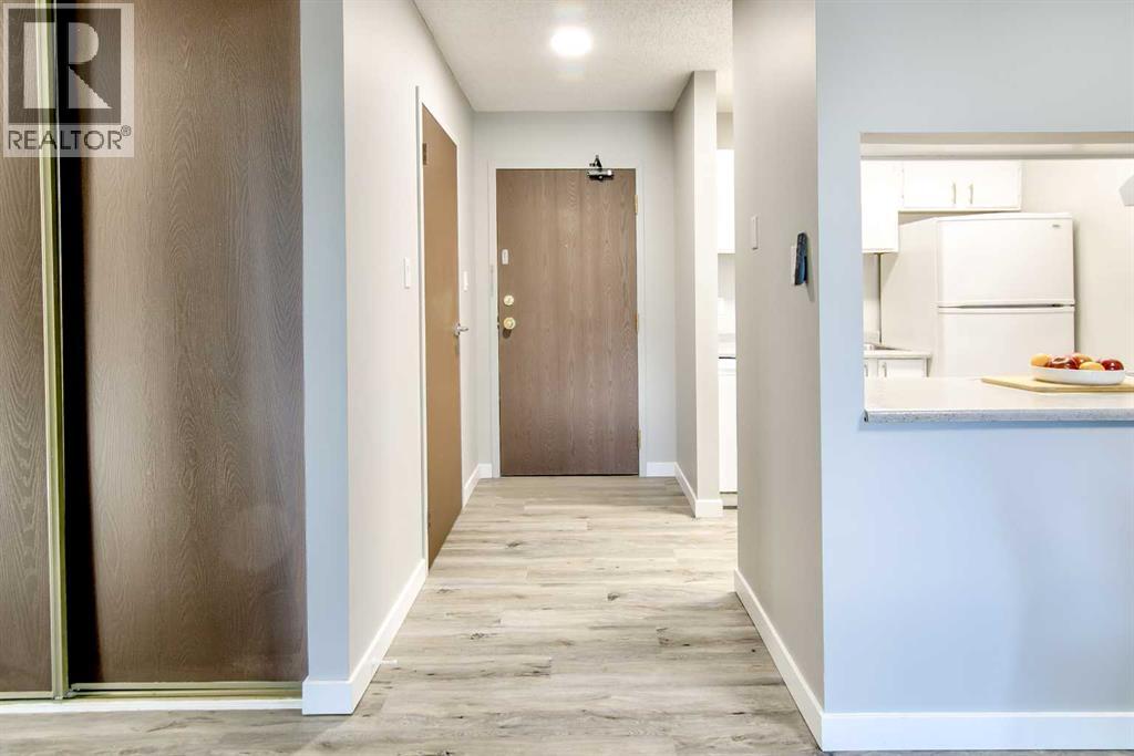 109, 420 Columbia Boulevard W