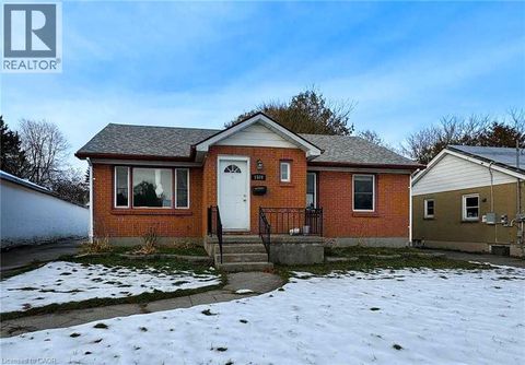 1588 HANSULD Street London ON N5V1Y5