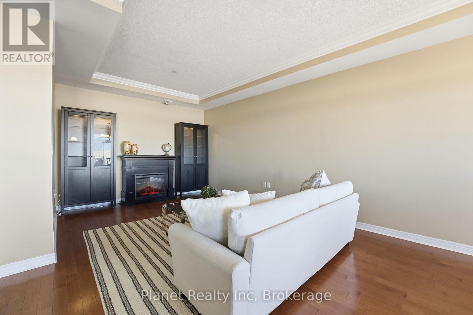 C305 - 65 BAYBERRY DRIVE