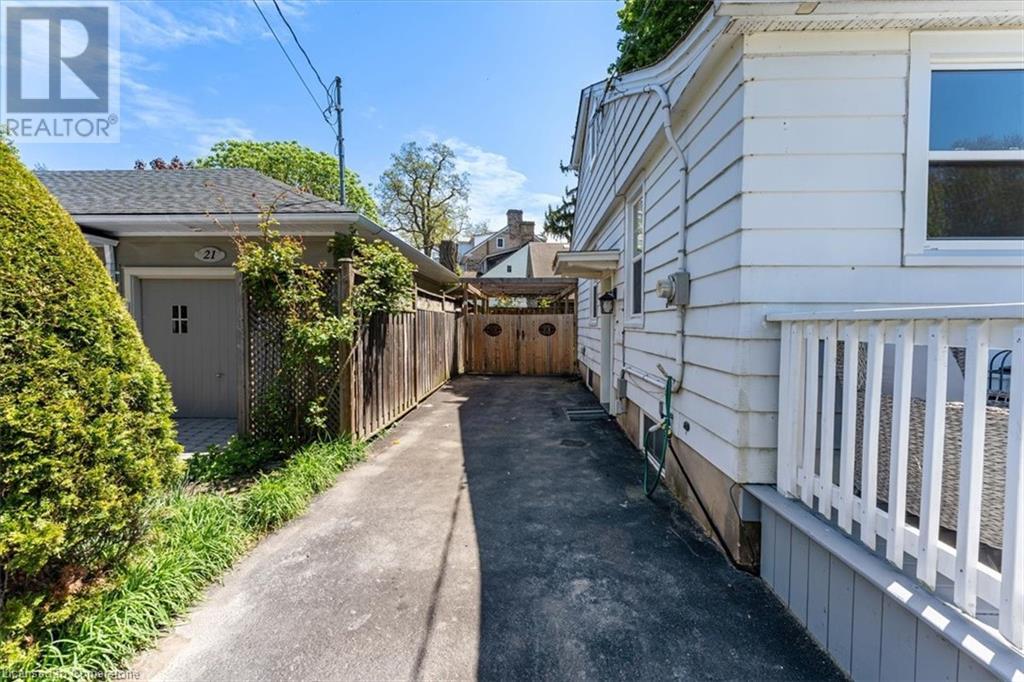 23 NELLES Boulevard
