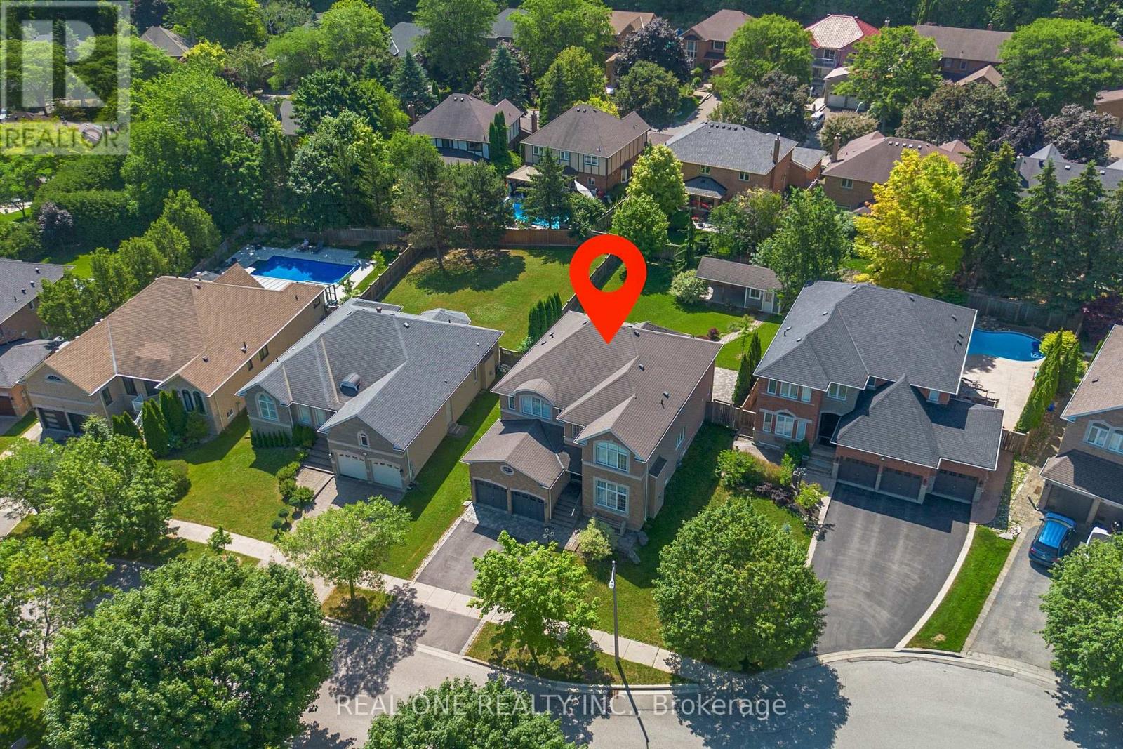 27 GLEAVE COURT
