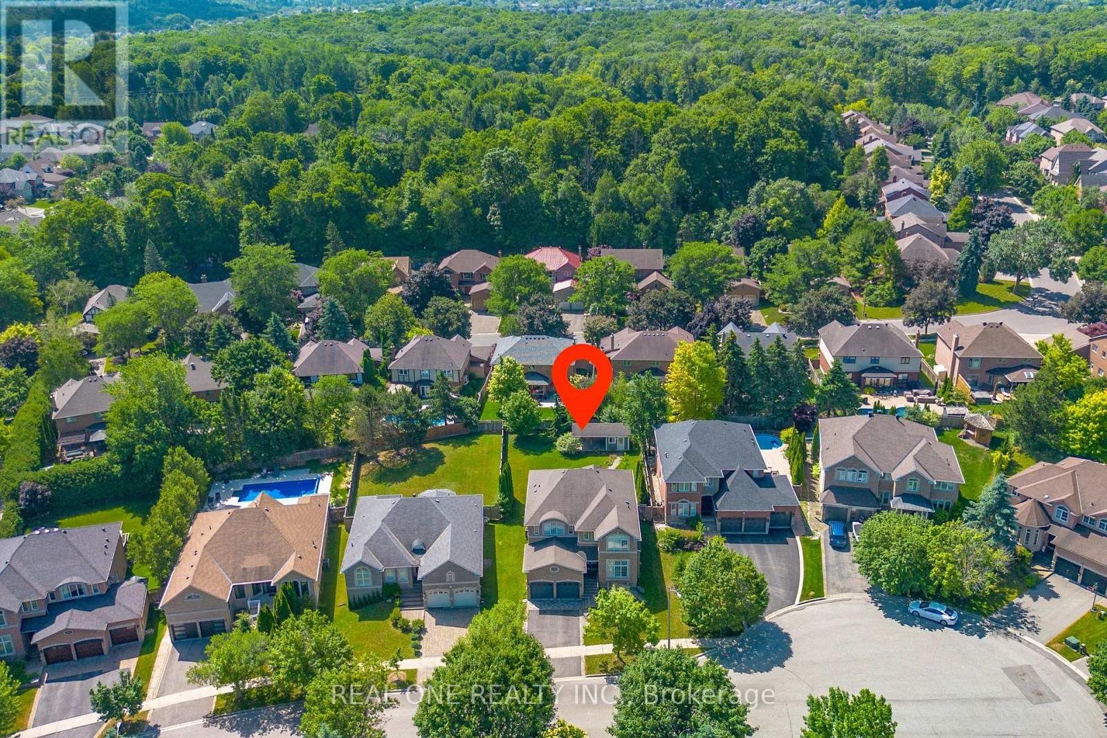 27 GLEAVE COURT
