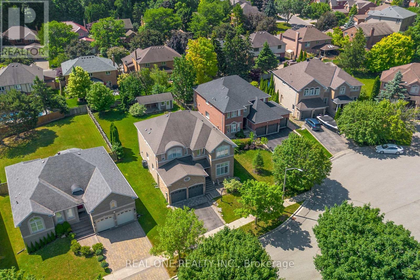 27 GLEAVE COURT